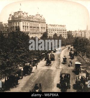 "Die Cecil und Savoy Hotel's, London, 1896. Von "Underwood und Underwood Publishers, New York-London-Toroto Canada-Ottawa Kansas." Stockfoto