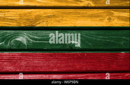 Litauen Flagge auf Holz- Hintergrund gemalt, Nahaufnahme. Stockfoto