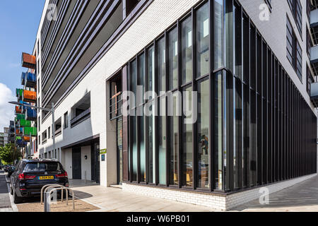 Der Maschinenraum und St. Franziskus Kirche und Gemeindezentrum, Tottenham Hale. Stockfoto