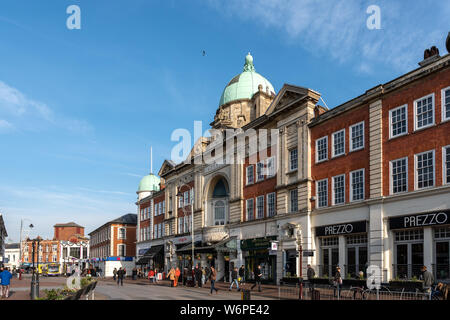 TUNBRIDGE WELLS, Kent/UK - Januar 4: Blick auf das Opernhaus in Royal Tunbridge Wells Kent 4. Januar 2019. Nicht identifizierte Personen Stockfoto