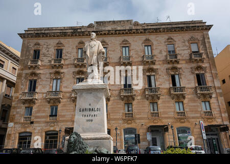 Statue von Giuseppe Garibaldi in der Nähe der Hafen von Trapani, Sizilien Stockfoto