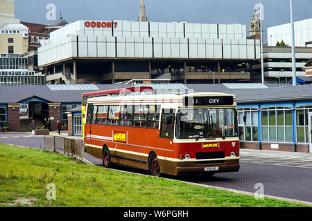 Mainline war ein Transportunternehmen, die zwischen November 1993 und 1995 lief. Es entwickelte sich aus einem Management Buyout von South Yorkshire. Eine Beteiligung von 20 % wurde bald durch Stagecoach gekauft, mit der Firma schließlich gekauft, die ersten Bus. Bild zwischen 1993 und 1995 in Sheffield City genommen. Stockfoto