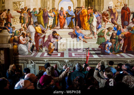 Geführte Besuchergruppe in den Vatikanischen Museen in Roma, Italien Stockfoto