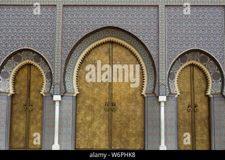 Fes, Marokko: 04. März 2019:Königlicher Palast Fes Palais Royale ist ein umwerfendes Beispiel für moderne Restauration. Stockfoto