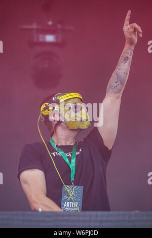 Brezje, Kroatien - 20. Juli 2019: Dj Die YellowHeads führt auf der Waldfläche, ultimative Wald Festival für elektronische Musik in Brezje, Croati entfernt Stockfoto