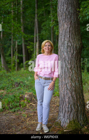 Hauenstein, Deutschland. 02 Aug, 2019. Bundesminister für Landwirtschaft Julia Klöckner (CDU) besucht die Bundesrepublik Lager von der Deutschen Wald Jugend der deutsche Wald Protection Association (Schutzgemeinschaft Deutscher Wald) Credit: Oliver Dietze/dpa/Alamy leben Nachrichten Stockfoto