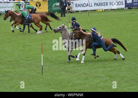 Teams aus 7 Ländern konkurrieren im internationalen montiert Spiele auf der Royal Welsh Show 2019, Builth Wells Stockfoto