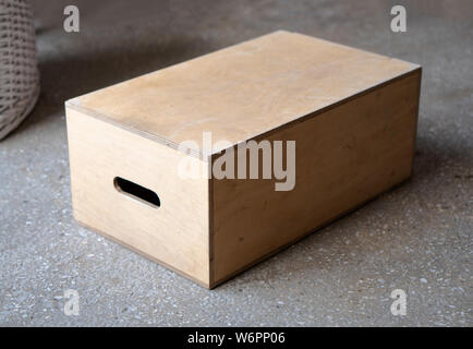 Apple Boxen sind Holzkisten mit Bohrungen an jedem Ende, vor allem bei der Filmproduktion verwendet. Stockfoto