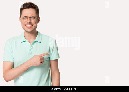 Mann beiseite, der auf Copyspace fühlt sich peinlich und beschämend Stockfoto