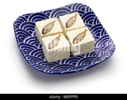 Sukugaras Tofu ist eine japanische Okinawan Delikatesse, ist der gesalzene junge rabbitfish setzen auf Okinawa Tofu. Stockfoto