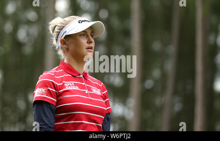 England's Charley Rumpf T-Stücke weg am fünften Tag zwei Der AIG Frauen British Open in Woburn Golf Club, ein wenig Brickhill. Stockfoto