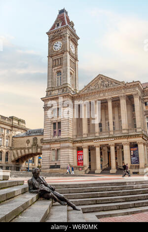 Thomas Attwood Statue vor dem Birmingham Museum & Art Gallery am Chamberlain Square, Birmingham, England Stockfoto