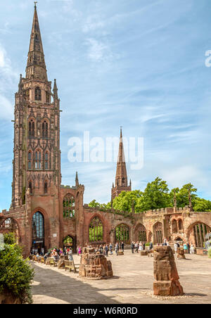 Ruinen der Coventry Cathedral, auch bekannt als St. Michael's Cathedral, West Midlands, England Stockfoto