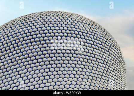 Fassade des Kaufhauses Selfridges im Einkaufszentrum Bull Ring, Birmingham, England Stockfoto