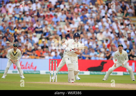 Birmingham, Großbritannien. 02 Aug, 2019. Rory Verbrennungen von England schlagen während der Tag des Specsavers Asche erste Testspiel bei Edgbaston Cricket Ground, Birmingham. Credit: ESPA/Alamy leben Nachrichten Stockfoto