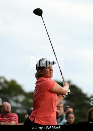 Südafrikas Ashleigh Buhai Schläge auf der achtzehnten T-Stück am Tag zwei Der AIG Frauen British Open in Woburn Golf Club, ein wenig Brickhill. Stockfoto