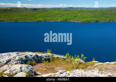 Nordosten Arm Anzeige von Mill Cove Lookout Trail Gipfel, Terra Nova Nationalpark, Neufundland und Labrador, Kanada Stockfoto