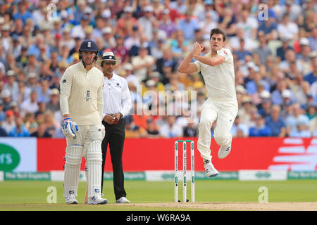 BIRMINGHAM, ENGLAND. 02. AUGUST 2019: Pat Cummins von Australien bowling beim Tag der Specsavers Asche erste Testspiel bei Edgbaston Cricket Ground, Birmingham. Stockfoto