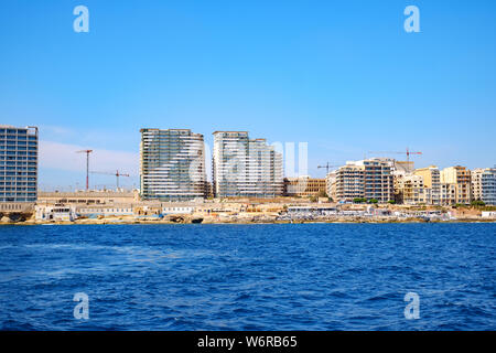 Sliema, Malta - 18. Juli 2019. An der Ostküste von Malta Blick vom Kreuzfahrtschiff Stockfoto