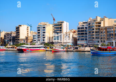 Sliema, Malta - 18. Juli 2019. An der Ostküste von Malta Blick vom Kreuzfahrtschiff Stockfoto