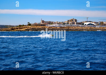 Sliema, Malta - 18. Juli 2019. An der Ostküste von Malta Blick vom Kreuzfahrtschiff Stockfoto