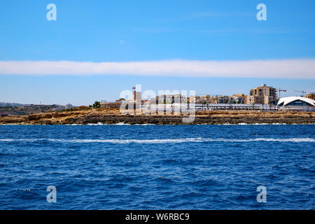 Sliema, Malta - 18. Juli 2019. An der Ostküste von Malta Blick vom Kreuzfahrtschiff Stockfoto