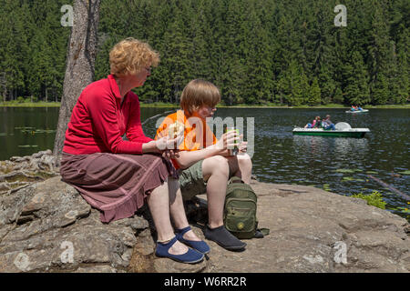 Wandern brechen, Big Lake Arber, Bayerisch Eisenstein, Bayerischer Wald, Bayern, Deutschland Stockfoto