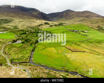 Beautidul Landschaft des Killarney National Park auf bewölkten Tag. Wandern in der Grafschaft Kerry, Irland. Stockfoto