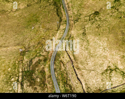 Antenne top-down Ansicht des Killarney National Park auf bewölkten Tag. Wandern in der Grafschaft Kerry, Irland. Stockfoto