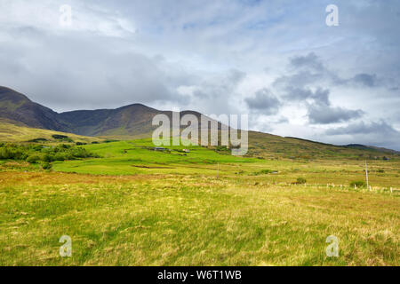 Beautidul Landschaft des Killarney National Park auf bewölkten Tag. Wandern in der Grafschaft Kerry, Irland. Stockfoto