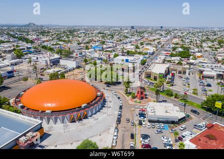 Luftbild oder Stadt Landschaft der Sonoran Arena früher genannt, Turnhalle in Hermosillo, Sonora. Einer der Hauptstraßen dieser Stadt ist von Rodriguez Boulevard. (Foto: LuisGutierrez/NortePhoto.com) Vista aerea o paisaje de Ciudad de la Arena Sonora antes llamado gimnacio del Estado de Hermosillo, Sonora. Se ubica en el bulevar Rodriguez una de las principales avenidas De esta Ciudad. (Foto: LuisGutierrez/NortePhoto.com) Stockfoto