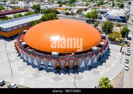 Luftbild oder Stadt Landschaft der Sonoran Arena früher genannt, Turnhalle in Hermosillo, Sonora. Einer der Hauptstraßen dieser Stadt ist von Rodriguez Boulevard. (Foto: LuisGutierrez/NortePhoto.com) Vista aerea o paisaje de Ciudad de la Arena Sonora antes llamado gimnacio del Estado de Hermosillo, Sonora. Se ubica en el bulevar Rodriguez una de las principales avenidas De esta Ciudad. (Foto: LuisGutierrez/NortePhoto.com) Stockfoto