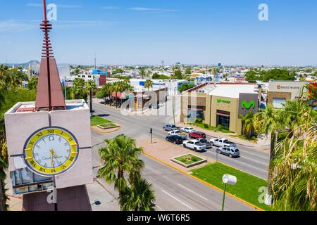 Luftbild oder Stadt Landschaft der Sonoran Arena früher genannt, Turnhalle in Hermosillo, Sonora. Einer der Hauptstraßen dieser Stadt ist von Rodriguez Boulevard. (Foto: LuisGutierrez/NortePhoto.com) Vista aerea o paisaje de Ciudad de la Arena Sonora antes llamado gimnacio del Estado de Hermosillo, Sonora. Se ubica en el bulevar Rodriguez una de las principales avenidas De esta Ciudad. (Foto: LuisGutierrez/NortePhoto.com) Stockfoto