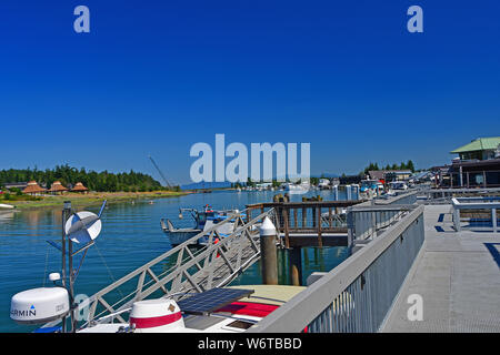 Blick auf die Marina und die Stadt La Conner, Washington, USA Stockfoto