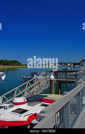 Blick auf die Marina und die Stadt La Conner, Washington, USA Stockfoto