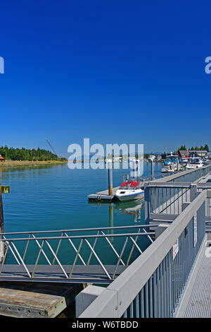 Blick auf die Marina und die Stadt La Conner, Washington, USA Stockfoto