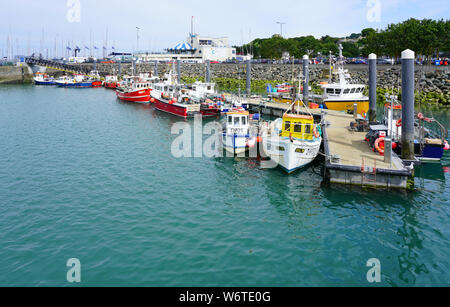 HOWTH, Irland - 27 May 2019 - Fischerboote in Howth, einem Fischerdorf und Vorort von Dublin, Hauptstadt von Irland. Stockfoto