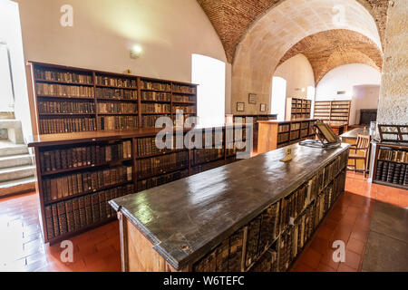 Der Johanneischen Bibliothek (Portugiesisch: Biblioteca Joanina) ist eine barocke Bibliothek in den Höhen des historischen gelegen Stockfoto