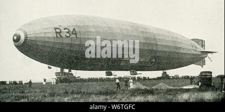 Dieses Foto stammt aus den frühen 1920er Jahren. Die Bildunterschrift lautet: Die britische Zukuenftiges R-34, die über den Atlantik, 6. Juli 1919 flog. Stockfoto