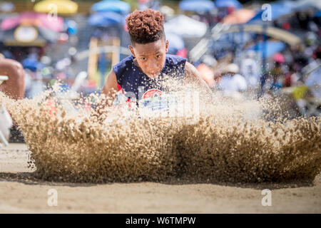 August 2, 2019: Kevin Jackson II von Pearland Track Xpress konkurriert in der Jungen Weitsprung 10 Jahre alte Abteilung während der 2019 AAU Junior Olympic Games bei BB&T Stadium in Greensboro, North Carolina. Jackson II beendete im zweiten Platz mit einem Sprung von 15 Fuß, 5 Zoll. Prentice C. James/CSM Stockfoto