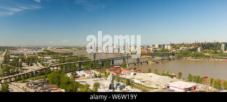 Antenne Panoramablick auf Industriestandort in Surrey in der Nähe von pattullo Bridge. In Greater Vancouver, British Columbia, Kanada. Stockfoto