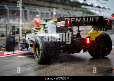 Renault Sport F1-Team die deutschen Fahrer Nico Hulkenberg verlässt seine Garage in der zweiten Trainingssitzung des Ungarischen F1 Grand Prix. Stockfoto