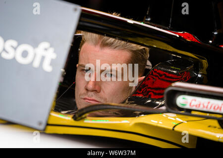 Renault Sport F1-Team die deutschen Fahrer Nico Hulkenberg Sitze in seinem Auto während der zweiten Training der Ungarischen F1 Grand Prix. Stockfoto