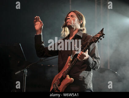 Wickham, Großbritannien. 02 Aug, 2019. Reno Jazz Festival Preisträger Stanley Jordan, Amerikanische Fusion Jazz Singer Songwriter, Gitarrist und Pianist führt live auf der Bühne bei Wickham Festival am 2. Tag im Wickham, Hampshire. Credit: SOPA Images Limited/Alamy leben Nachrichten Stockfoto