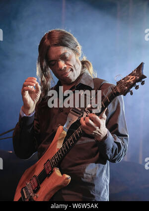 Wickham, Großbritannien. 02 Aug, 2019. Reno Jazz Festival Preisträger Stanley Jordan, Amerikanische Fusion Jazz Singer Songwriter, Gitarrist und Pianist führt live auf der Bühne bei Wickham Festival am 2. Tag im Wickham, Hampshire. Credit: SOPA Images Limited/Alamy leben Nachrichten Stockfoto