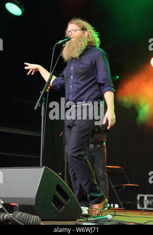 Cambridge, Großbritannien. 02 Aug, 2019. Canadian folk Sänger Ben Caplan von Halifax, Nova Scotia. führt am ersten Tag des Weltberühmten Cambridge Folk Festival bei Cherry Hinton Hall, Cambridge. Credit: SOPA Images Limited/Alamy leben Nachrichten Stockfoto