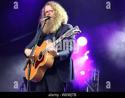 Cambridge, Großbritannien. 02 Aug, 2019. Canadian folk Sänger Ben Caplan von Halifax, Nova Scotia. führt am ersten Tag des Weltberühmten Cambridge Folk Festival bei Cherry Hinton Hall, Cambridge. Credit: SOPA Images Limited/Alamy leben Nachrichten Stockfoto