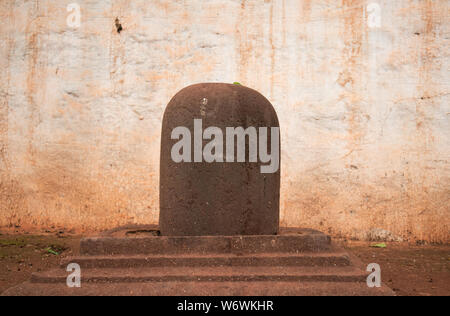 Linga an einem Hindu Tempel in Kumaraswami Tempel Sandur, Indien Stockfoto