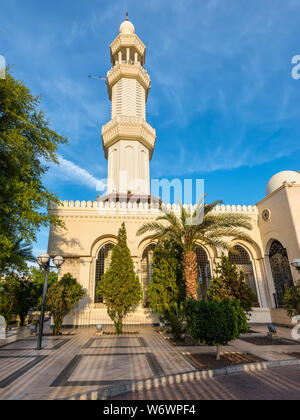 Aqaba, Jordanien - November 6, 2017: Die größte Jordanischen Moschee nachgeprüft und Al-Hussein-Bin Ali im Zentrum von Aqaba, Jordanien. Stockfoto