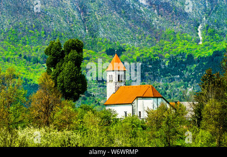 Typische slowenische Kirche im Dorf Gorice Stockfoto